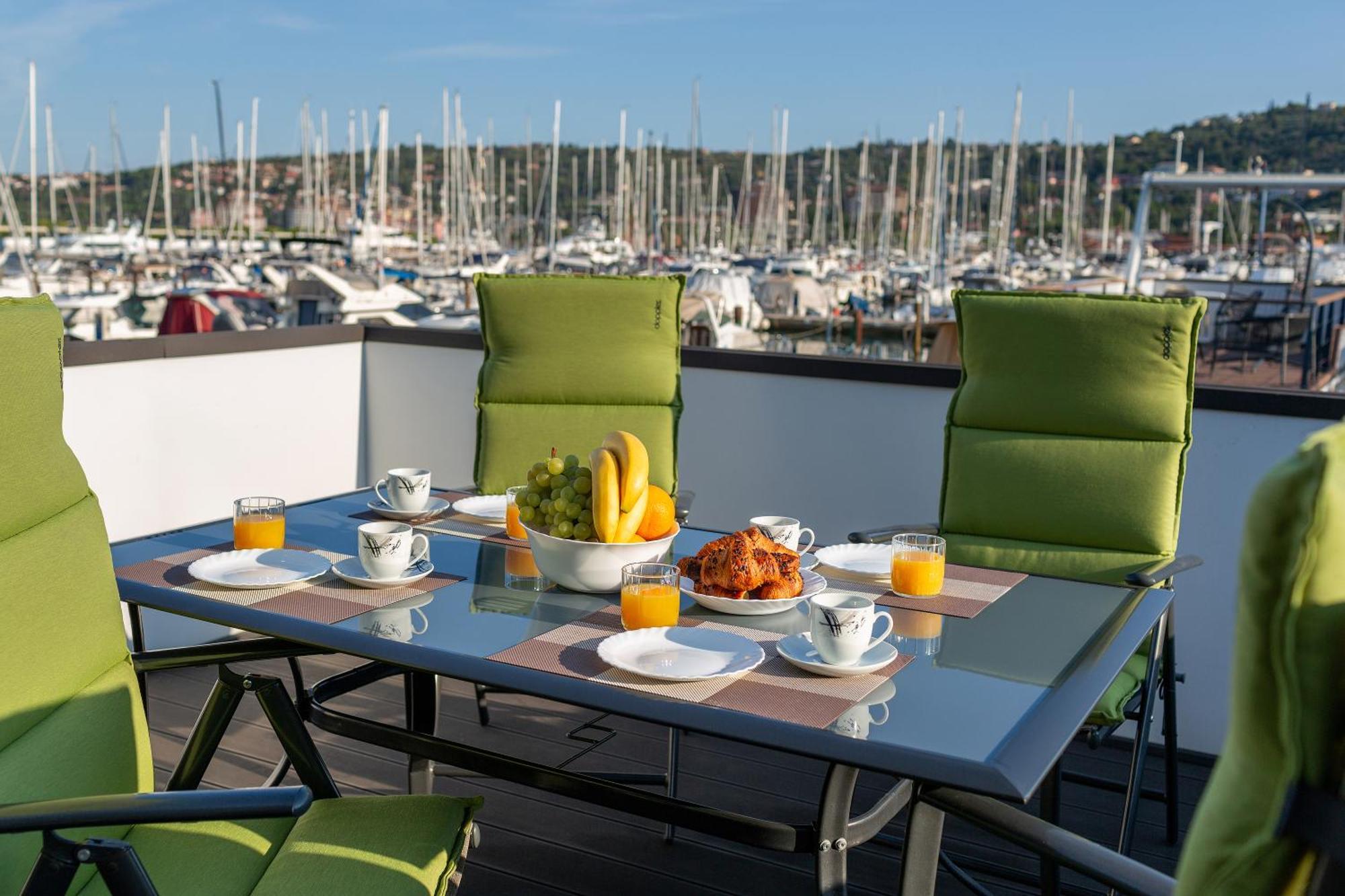 Apartamento Floating Sea House Shark 3 Portoroz Exterior foto