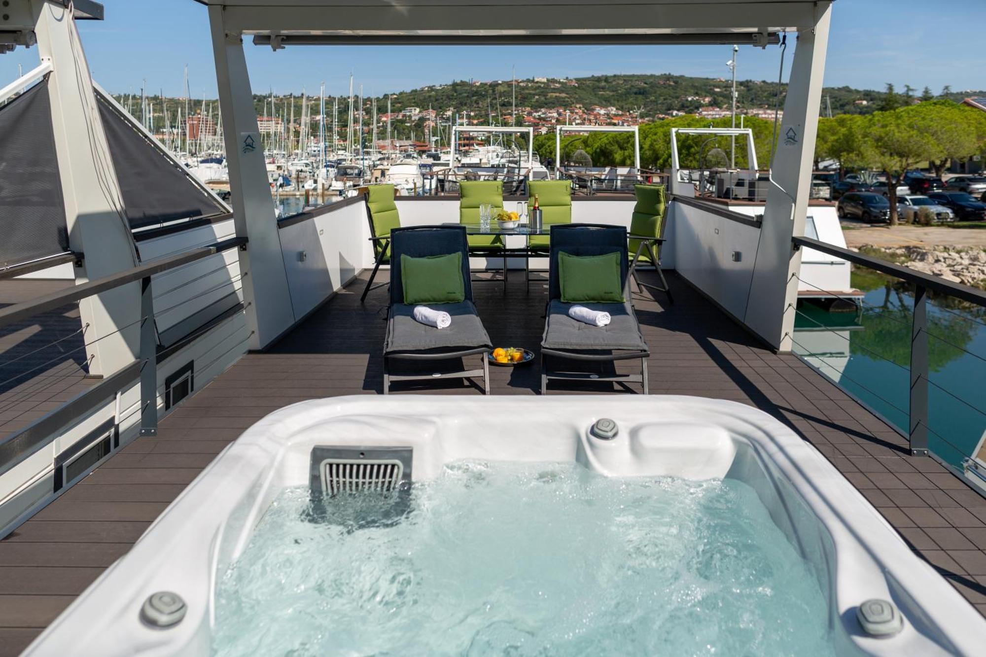 Apartamento Floating Sea House Shark 3 Portoroz Exterior foto